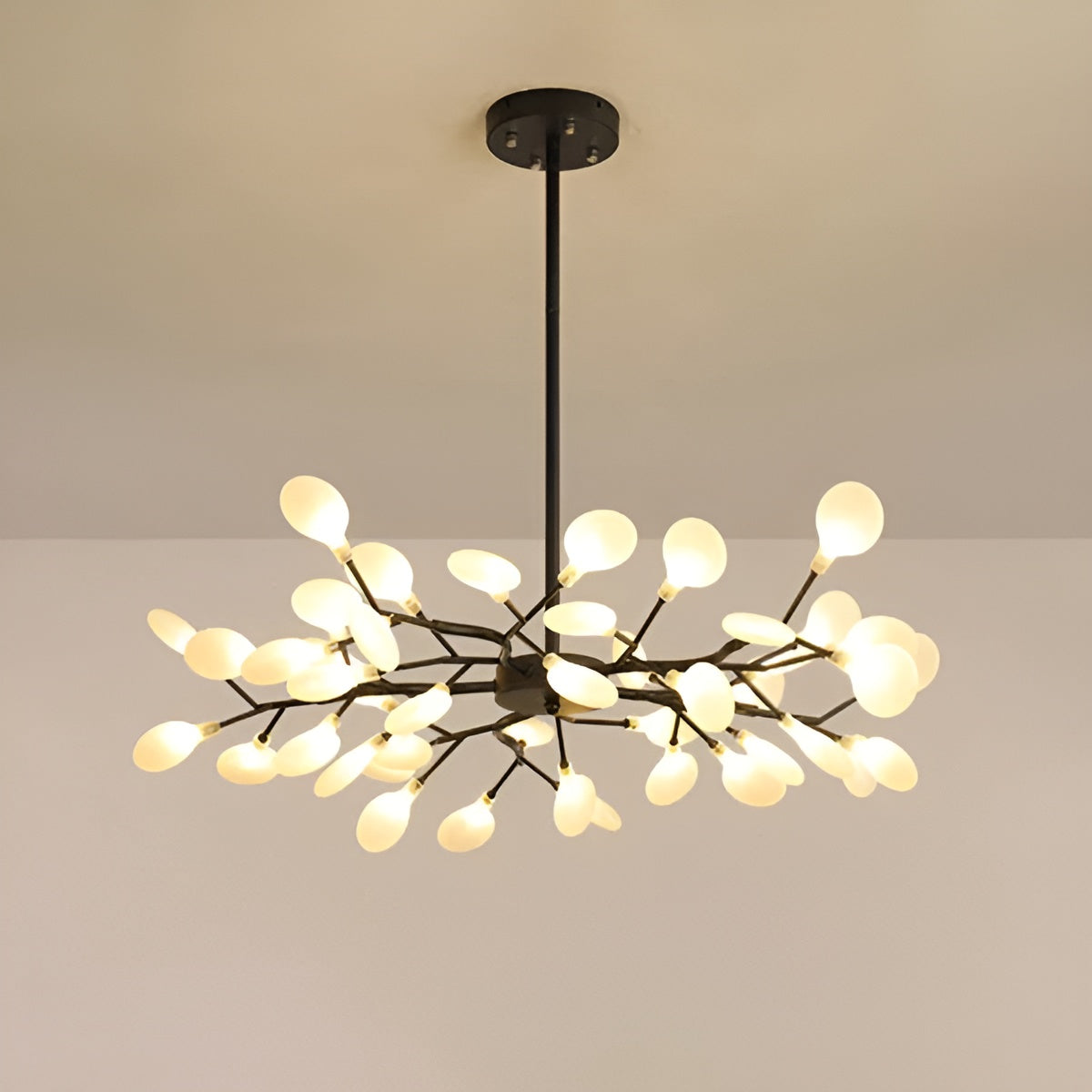 Lysekrone med Grenform – Elegant og Stemningsfull | Ildflue-effekt for Koselig Belysning