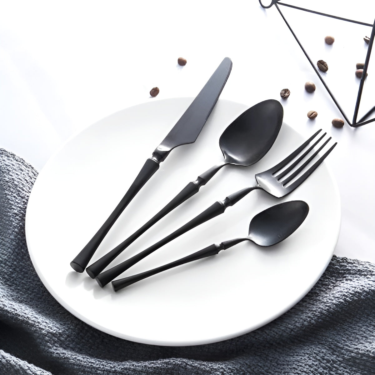 Bestikksett i Rustfritt Stål (24 Deler) – Elegant og Slitesterkt | Perfekt for Stilfull Borddekking - Matt Svart
