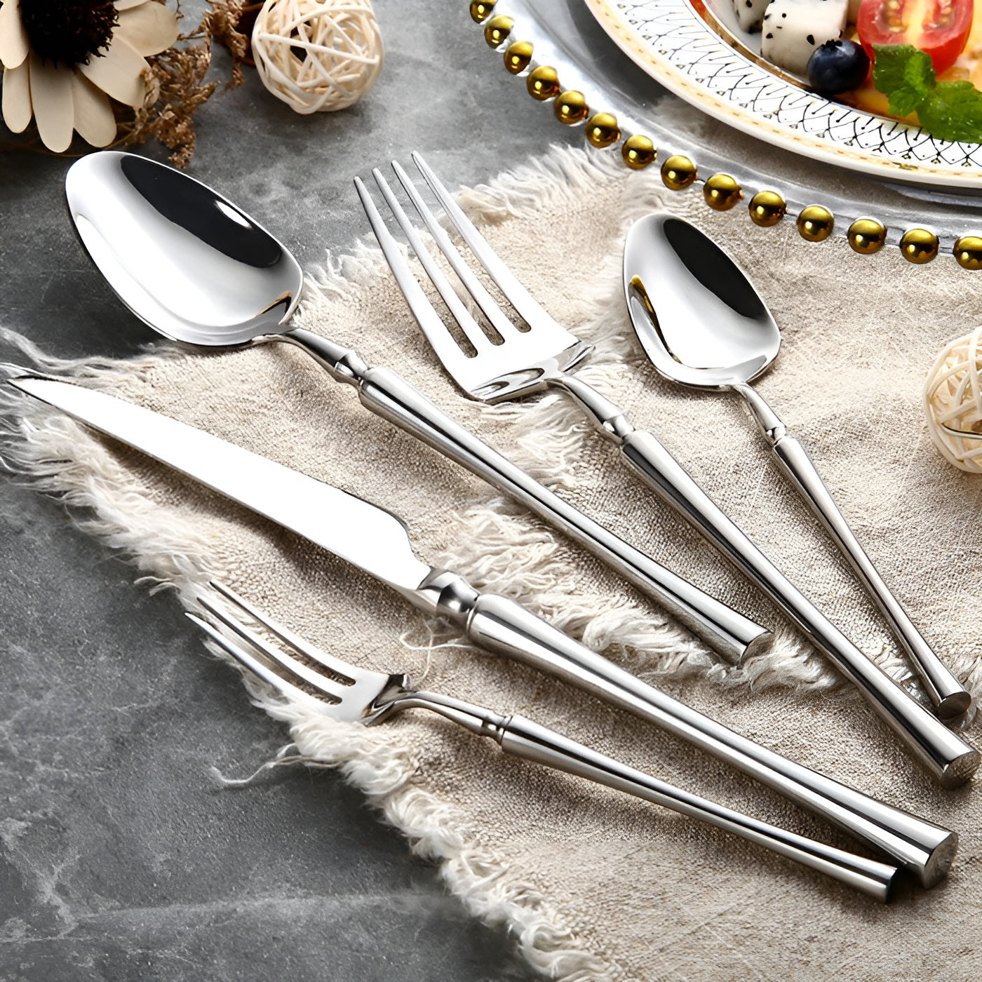 Bestikksett i Rustfritt Stål (24 Deler) – Elegant og Slitesterkt | Perfekt for Stilfull Borddekking - Bestikksett