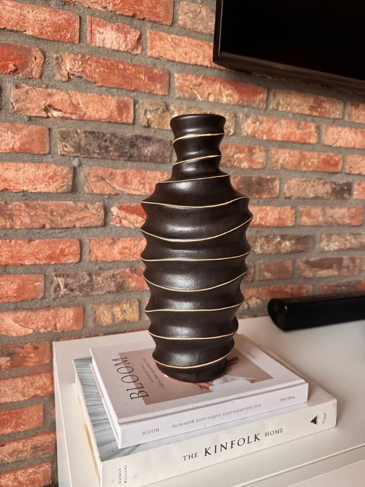 Skulptur "Spiral Eleganse" – En unik kombinasjon av moderne design og klassisk stil