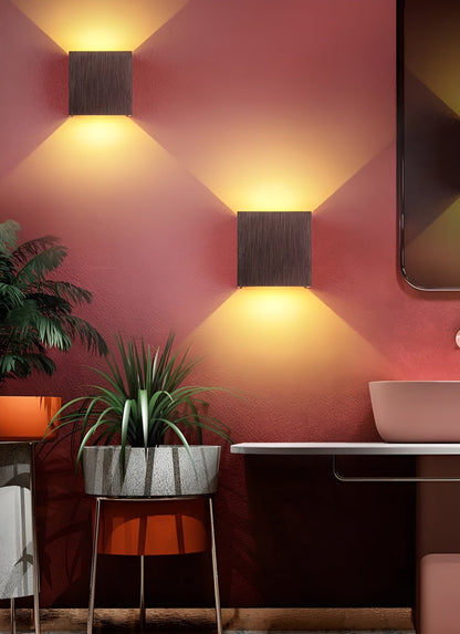 Kvadratisk Vegglampe – Moderne og Stilren | Perfekt for Stue og Soverom