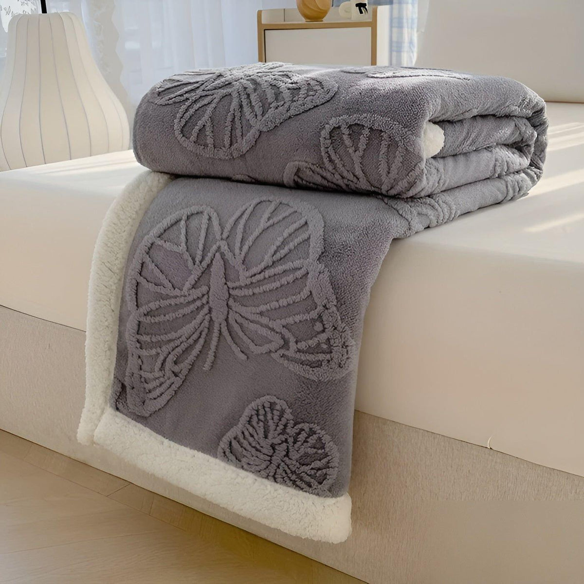 ButterflyDream Pledd – Stilig Brodert Sommerfuglpledd i Varm Fleece