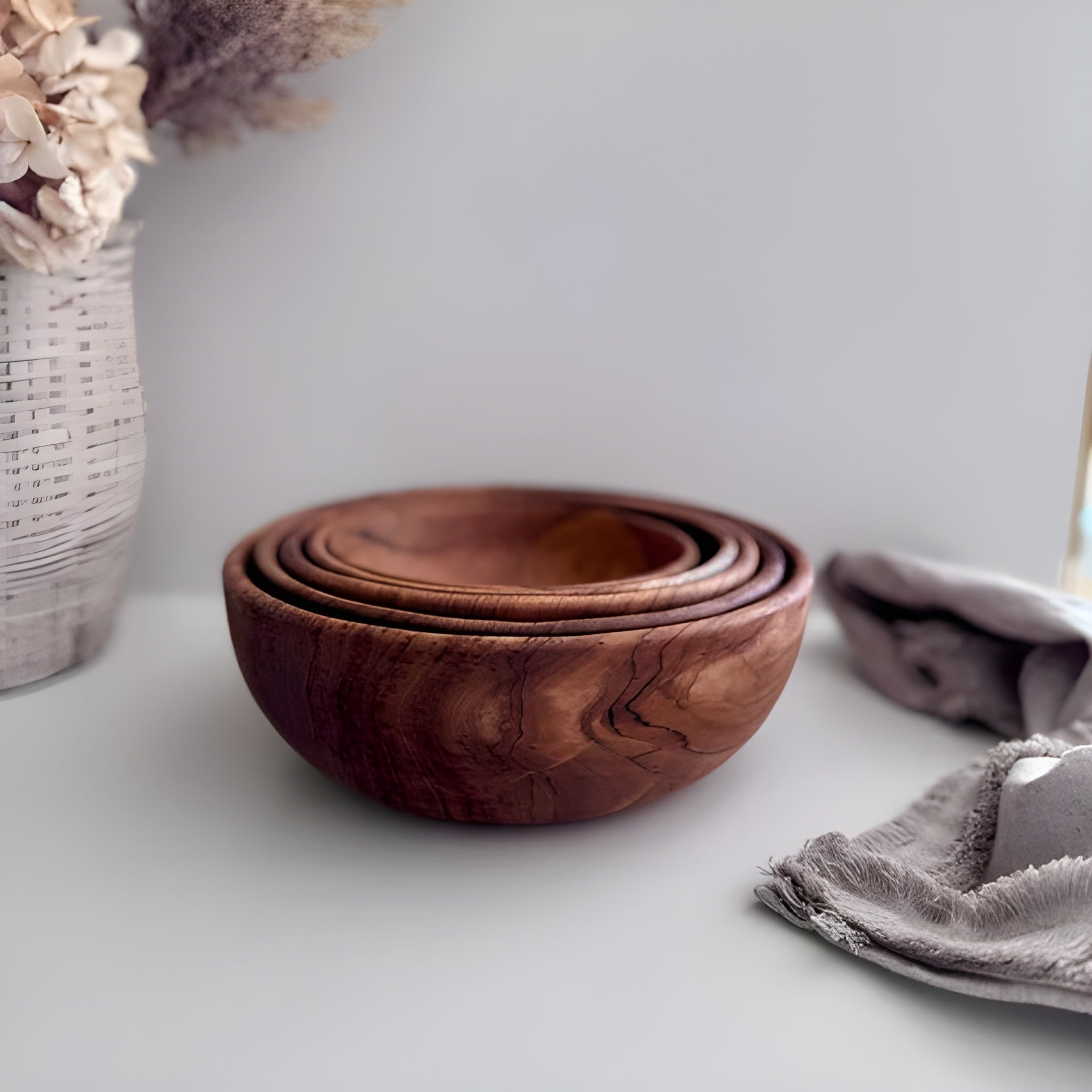 Håndlaget Sett Med Skåler I Teak – 5 Elegante Skåler For Stilfull Servering