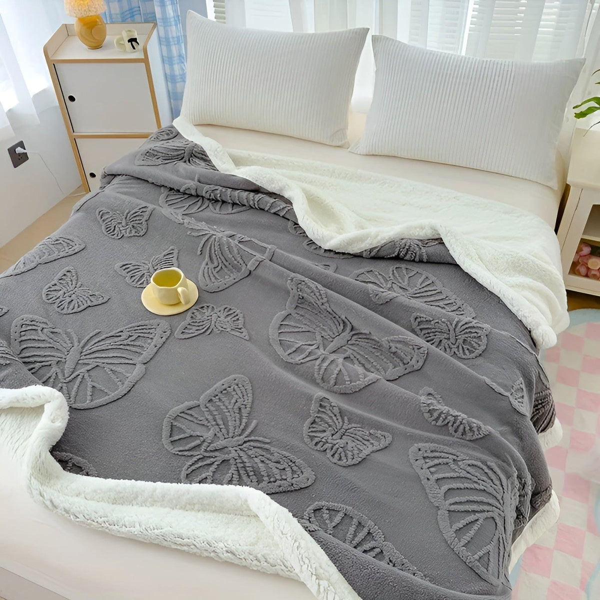 ButterflyDream Pledd – Stilig Brodert Sommerfuglpledd i Varm Fleece