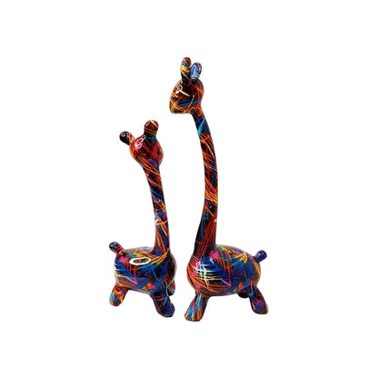 Fargerik Giraffigur – Kreativ Dyrepynt Av Harpiks | Dekorativ Og Moderne