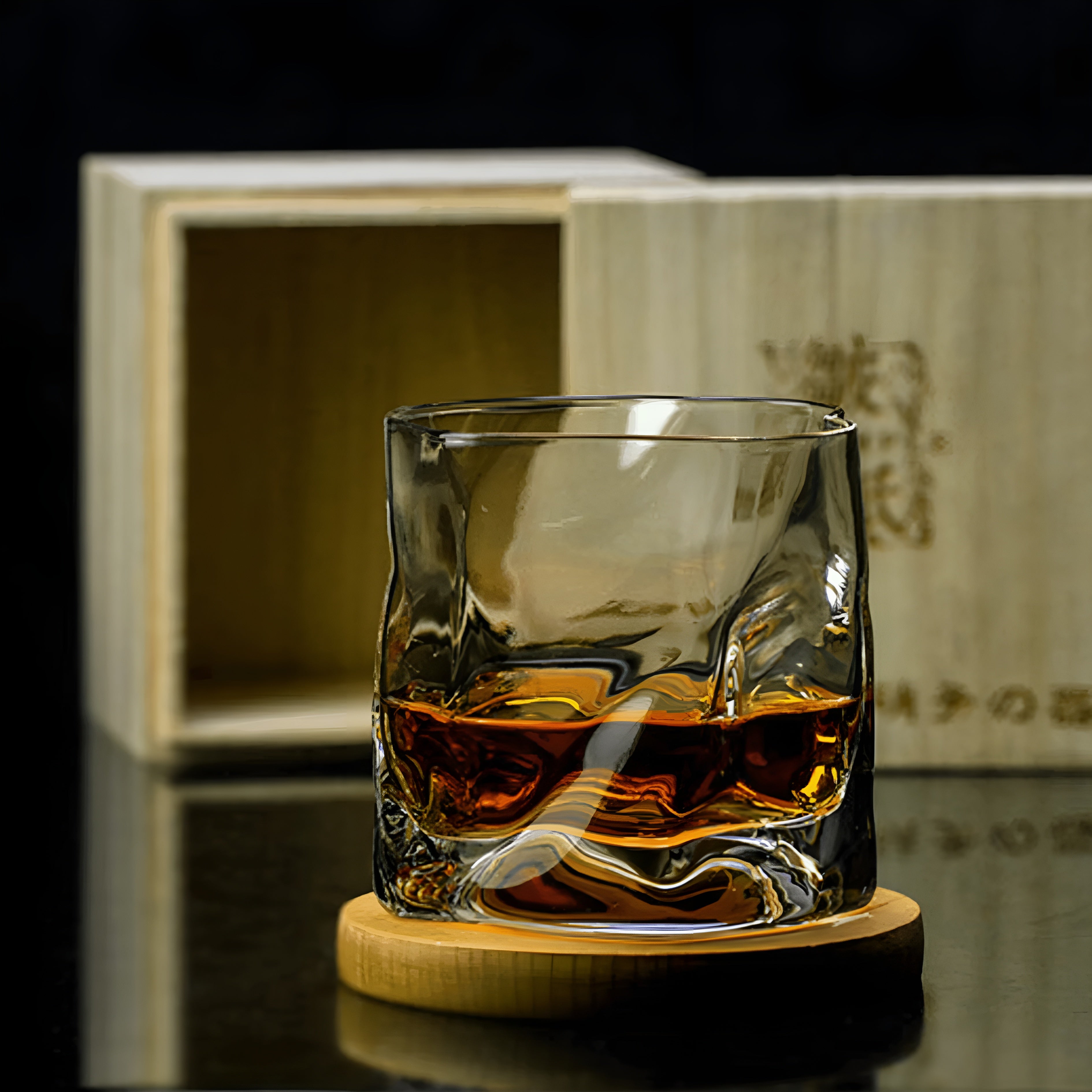 Whiskyglass I Edo Kiriko-stil - Håndslipt Med Unik Krøllete Design