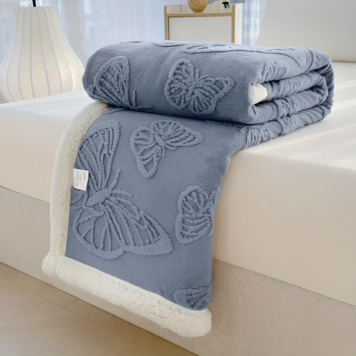 ButterflyDream Pledd – Stilig Brodert Sommerfuglpledd i Varm Fleece