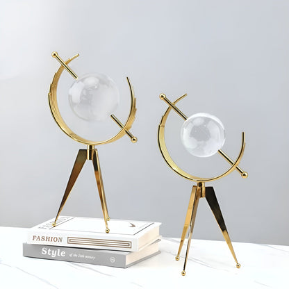 Håndskåret Krystallkule – Elegant Dekorasjon Med Metallstativ | Stilig For Oppholds- Og Arbeidsrom