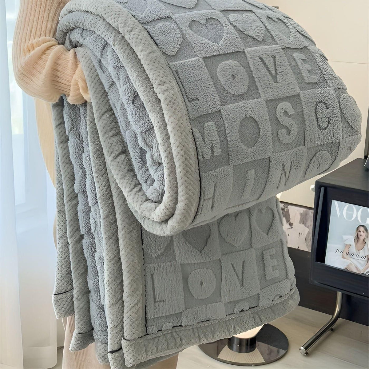 CoralDream Pledd – Varmt Fleece-vinterpledd med Hjerte- og Bokstavmønster på Begge Sider