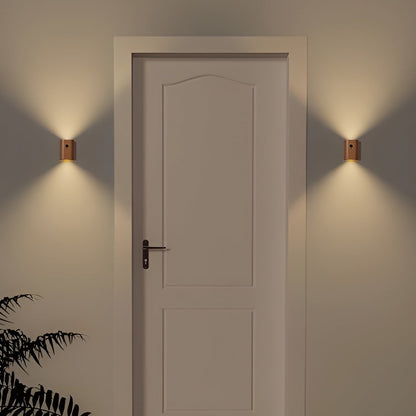 LED Vegglampe i Tre – Med Bevegelsessensor og USB | Perfekt for Gang og Trapp