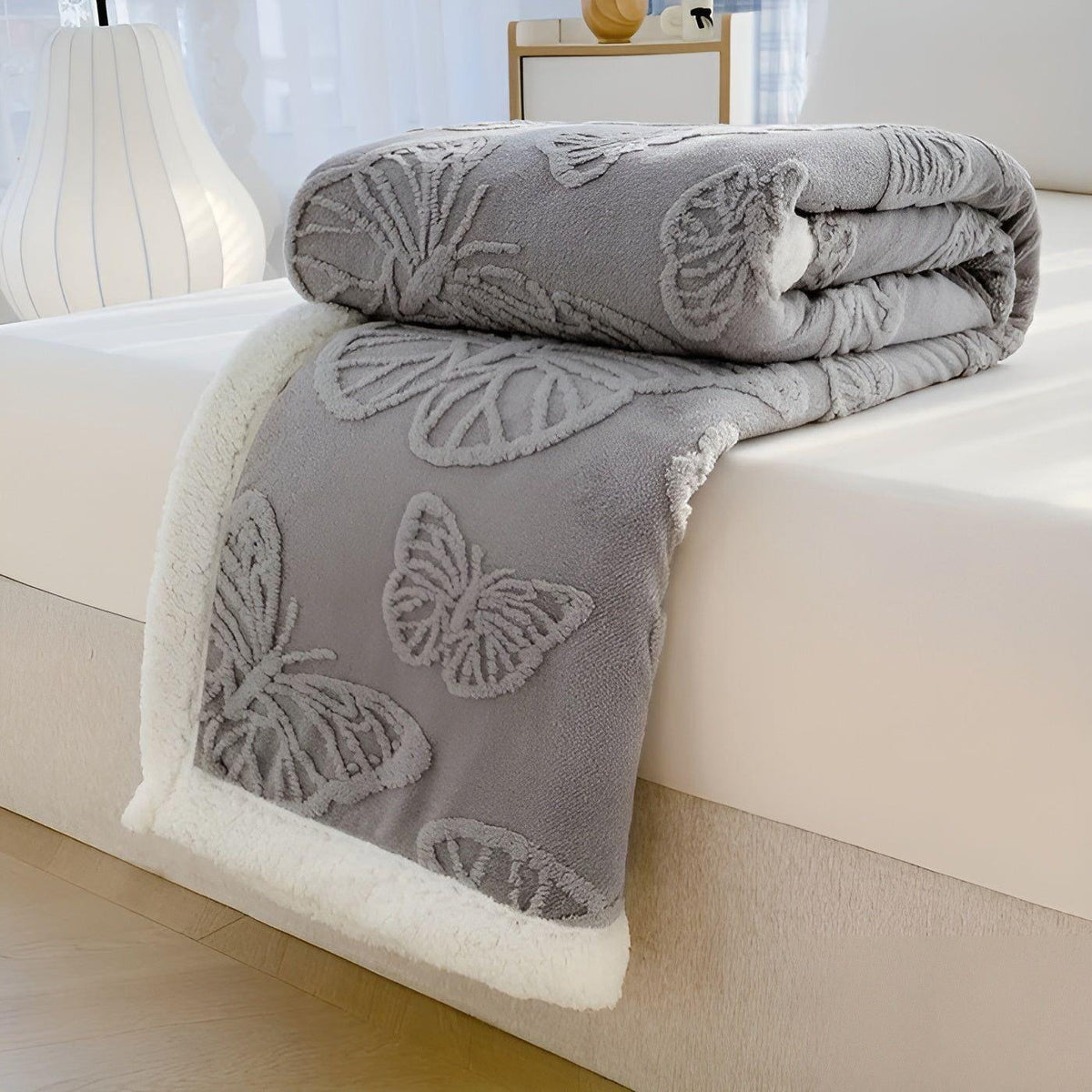 ButterflyDream Pledd – Stilig Brodert Sommerfuglpledd i Varm Fleece