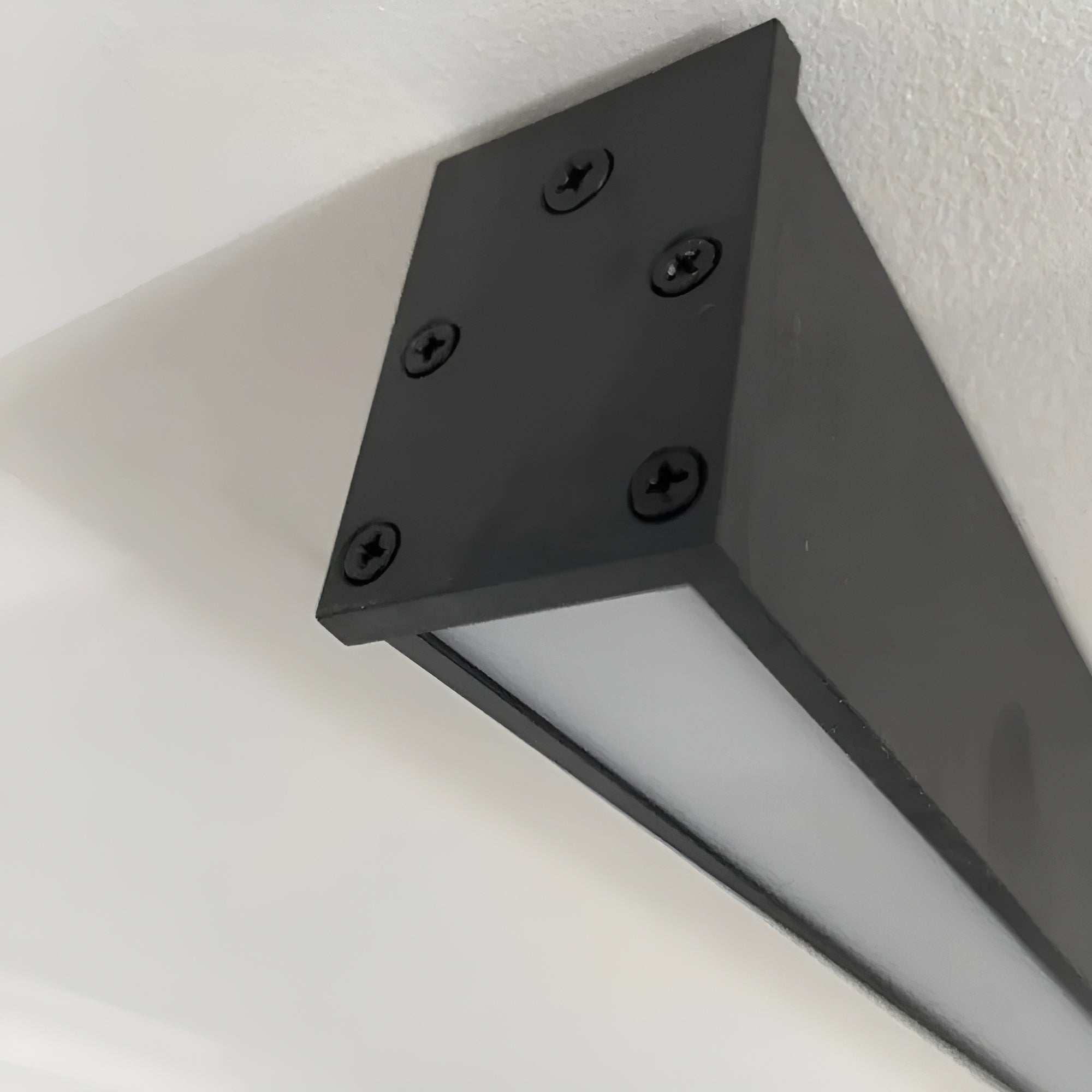 Lineær LED Taklampe – Kraftig og Blendingfritt Lys | Perfekt for Alle Rom