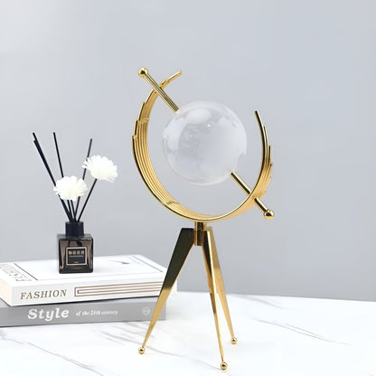 Håndskåret Krystallkule – Elegant Dekorasjon Med Metallstativ | Stilig For Oppholds- Og Arbeidsrom