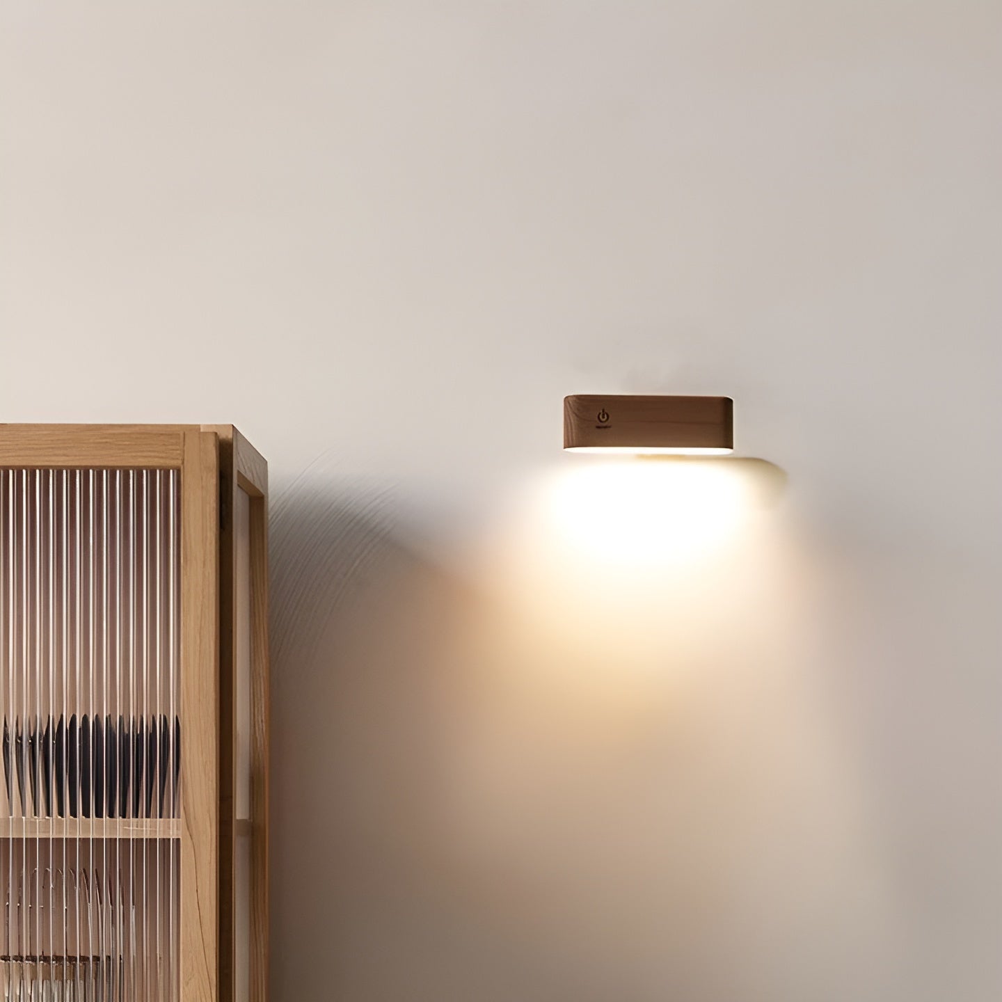 Vegglampe i Tre – Naturlig og Moderne | Gir Varmt og Koselig Lys