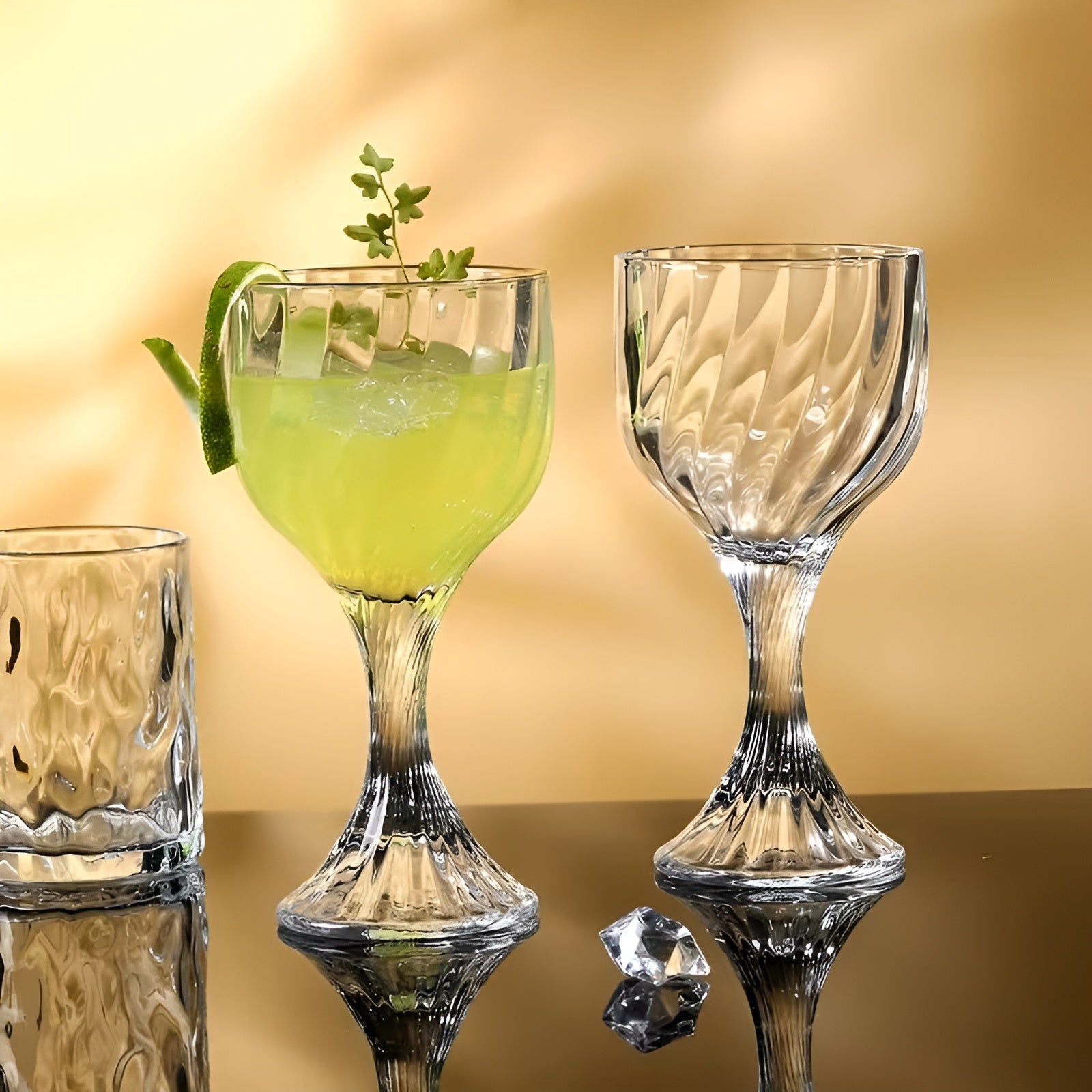 Retro drikkeglass med stett (6 stk) – Dekorative i rillet vintage-design | Elegante til borddekking og servering