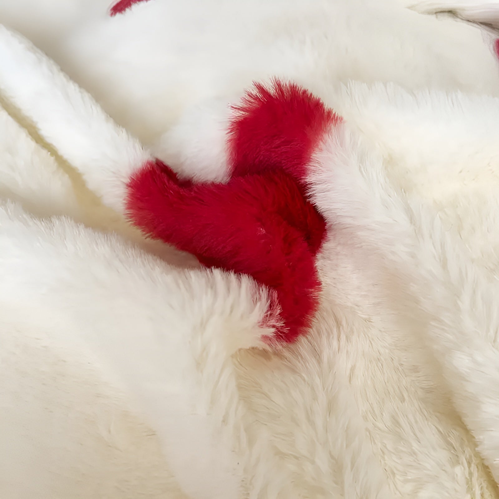 Sengetøysett med Hjertemønster – Mykt og Varmt | Koselig 3-delt Plysjsett i Lys Beige