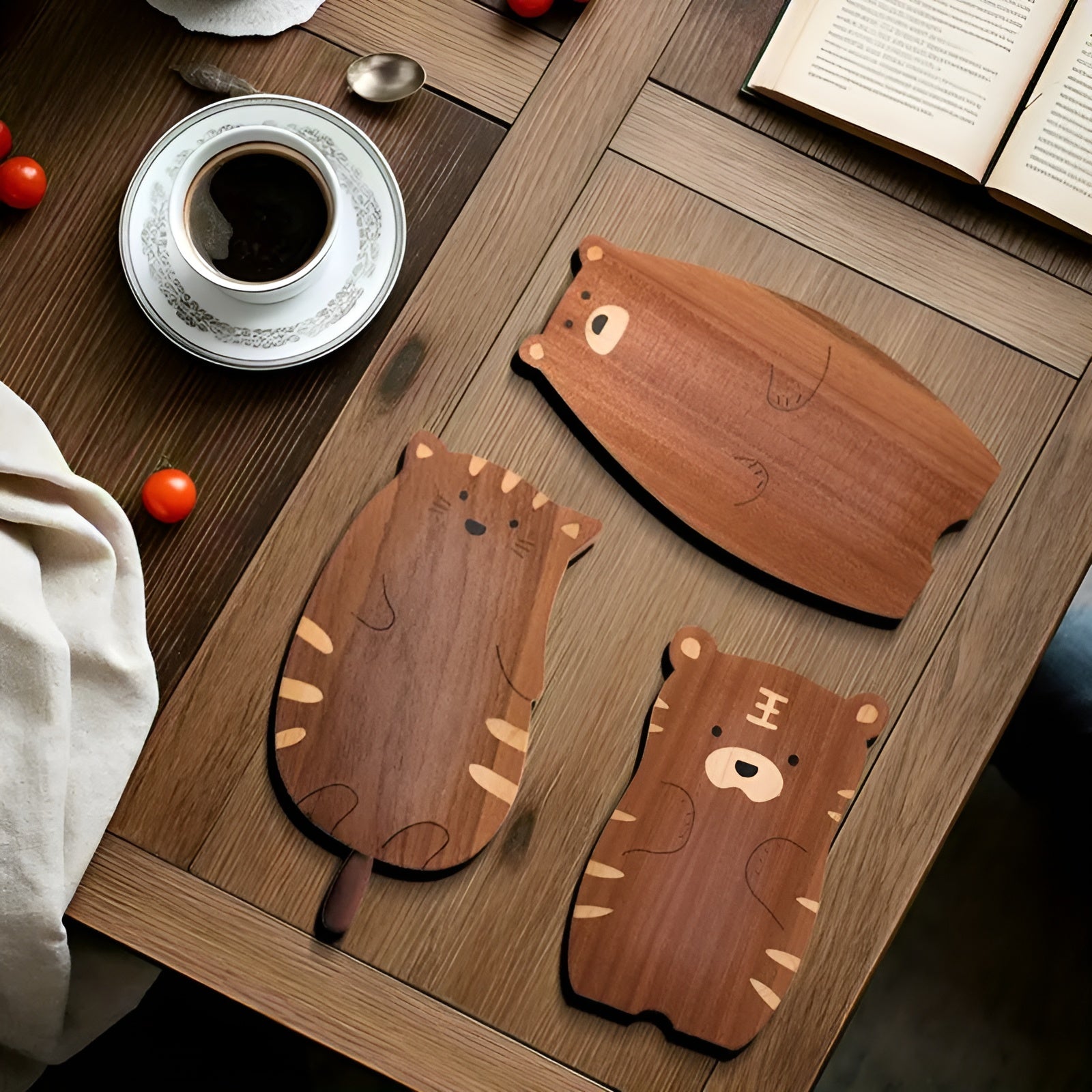 Skjærebrett i Massivt Tre – Lekent Design i Ekornform | Holdbart og Trygt for Mat