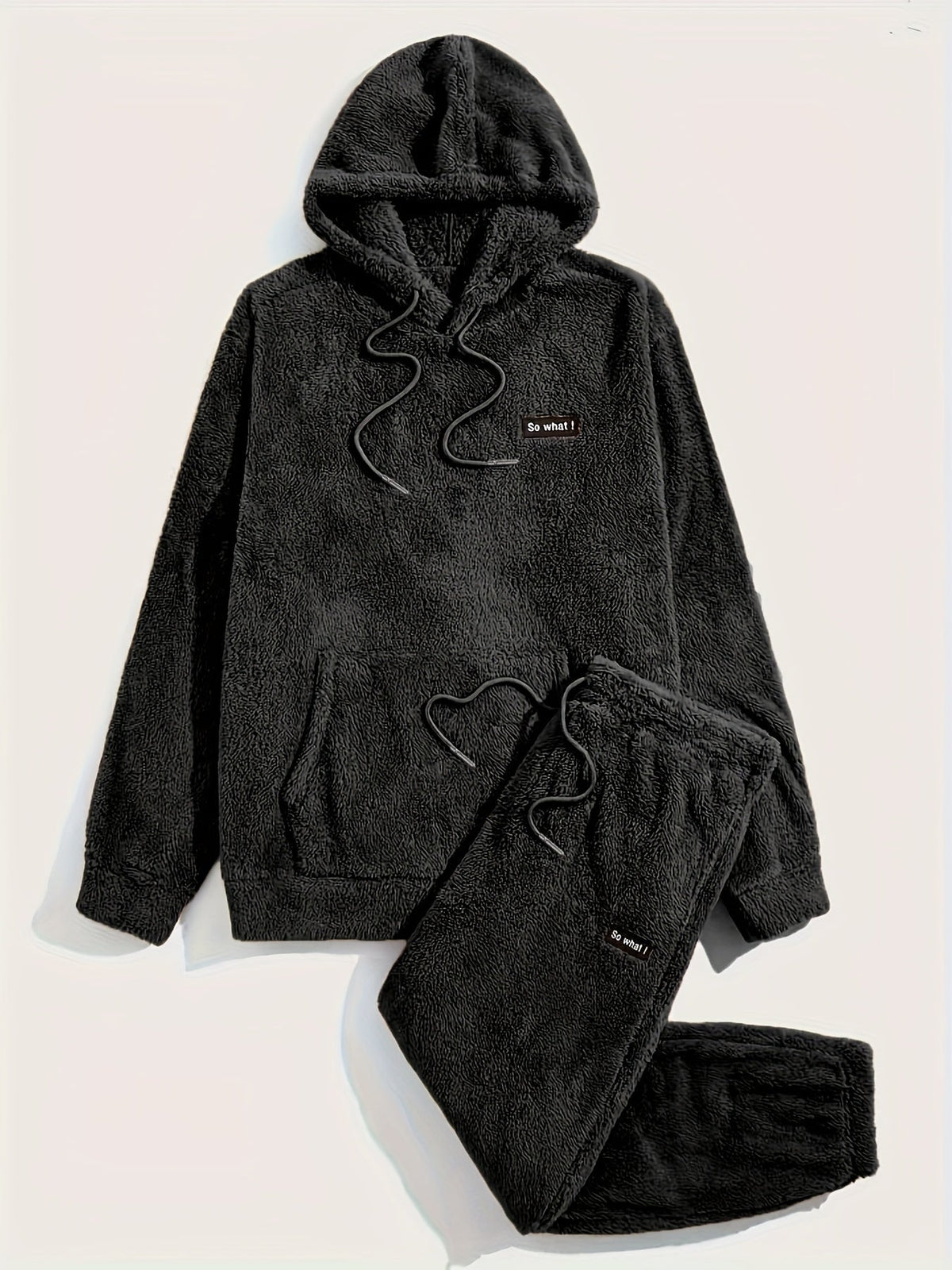 Teddy fleece pyjamas herre – detaljbilde av hettegenser med kengurulomme
