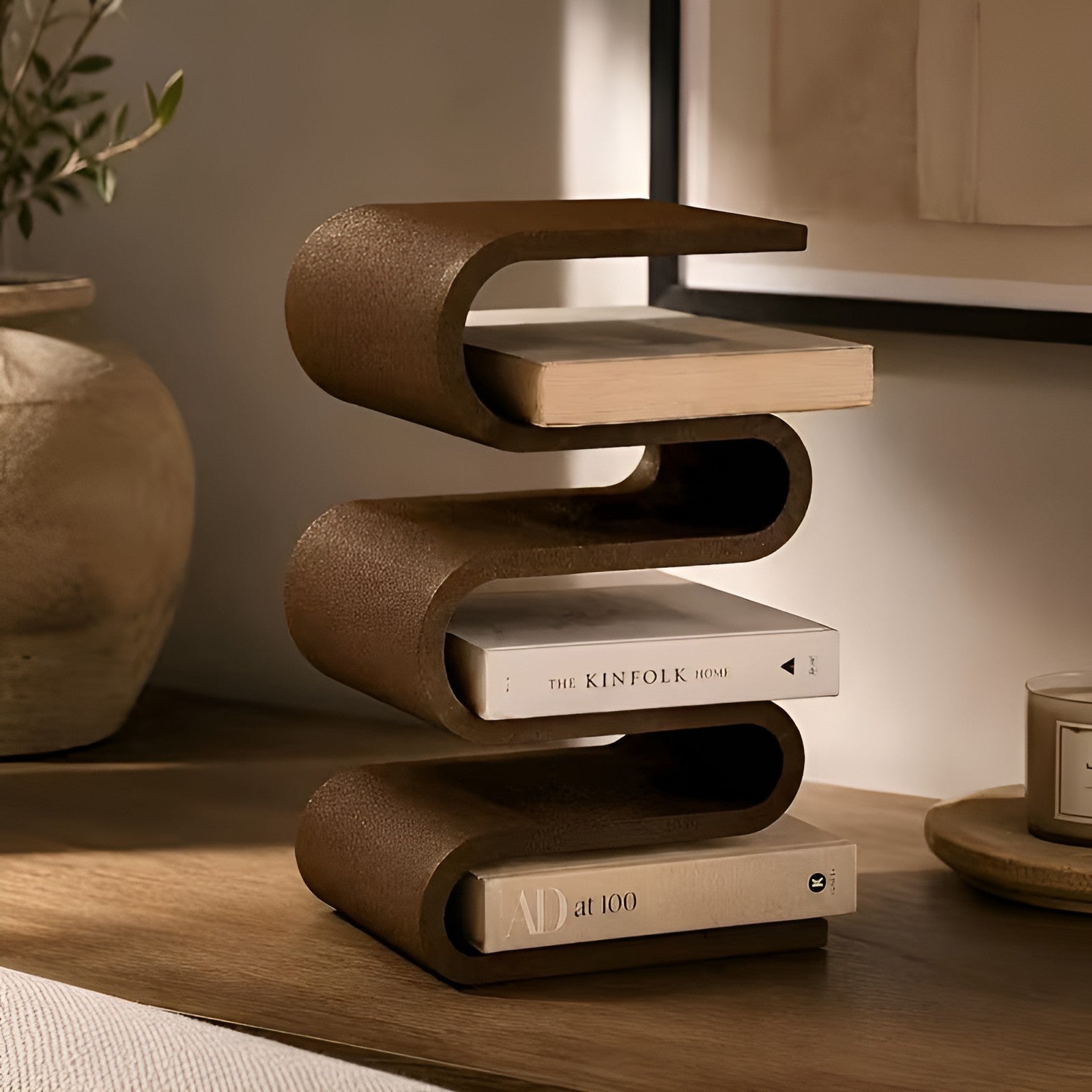 Skulpturell Bokholder – Moderne 3D-printet Design | Stilfull Dekor til Skrivebord og Hylle