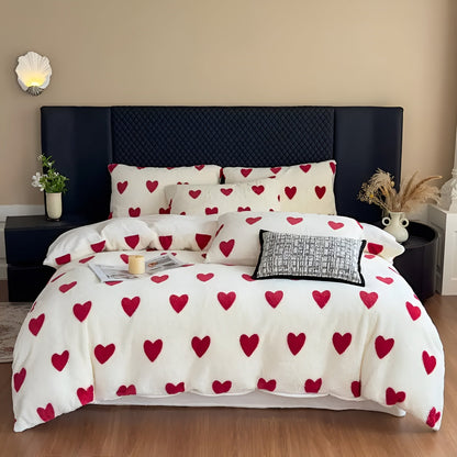 Sengetøysett med Hjertemønster – Mykt og Varmt | Koselig 3-delt Plysjsett i Lys Beige