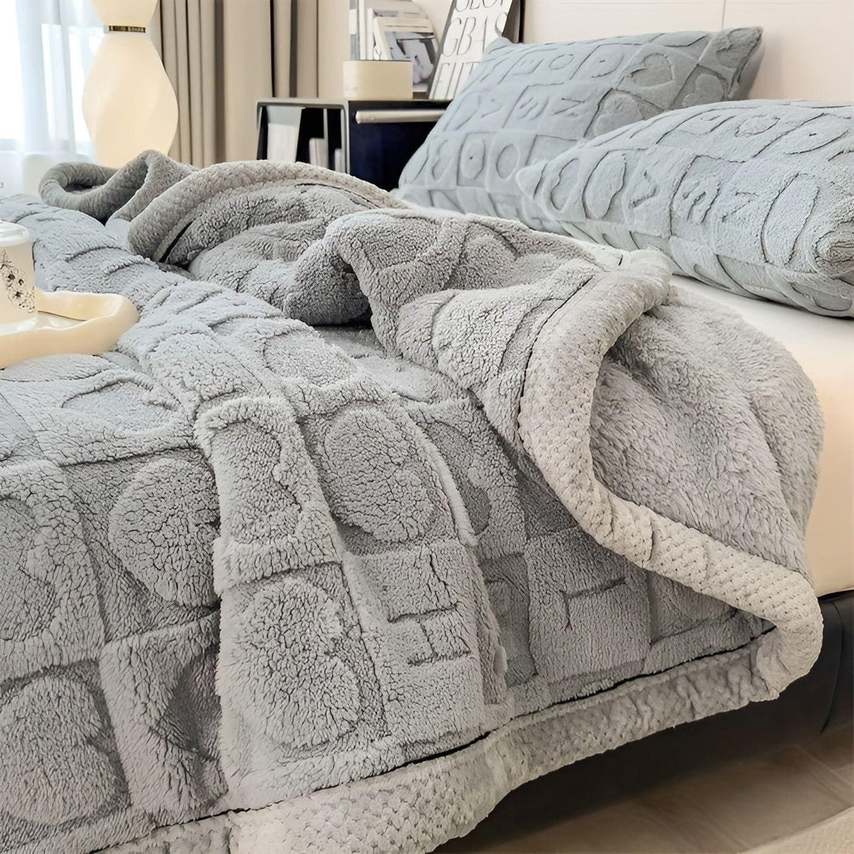 CoralDream Pledd – Varmt Fleece-vinterpledd med Hjerte- og Bokstavmønster på Begge Sider