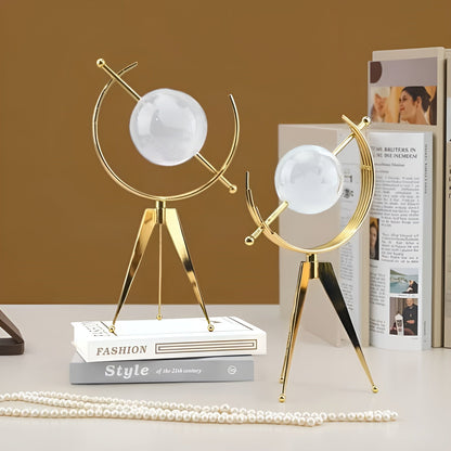 Håndskåret Krystallkule – Elegant Dekorasjon Med Metallstativ | Stilig For Oppholds- Og Arbeidsrom