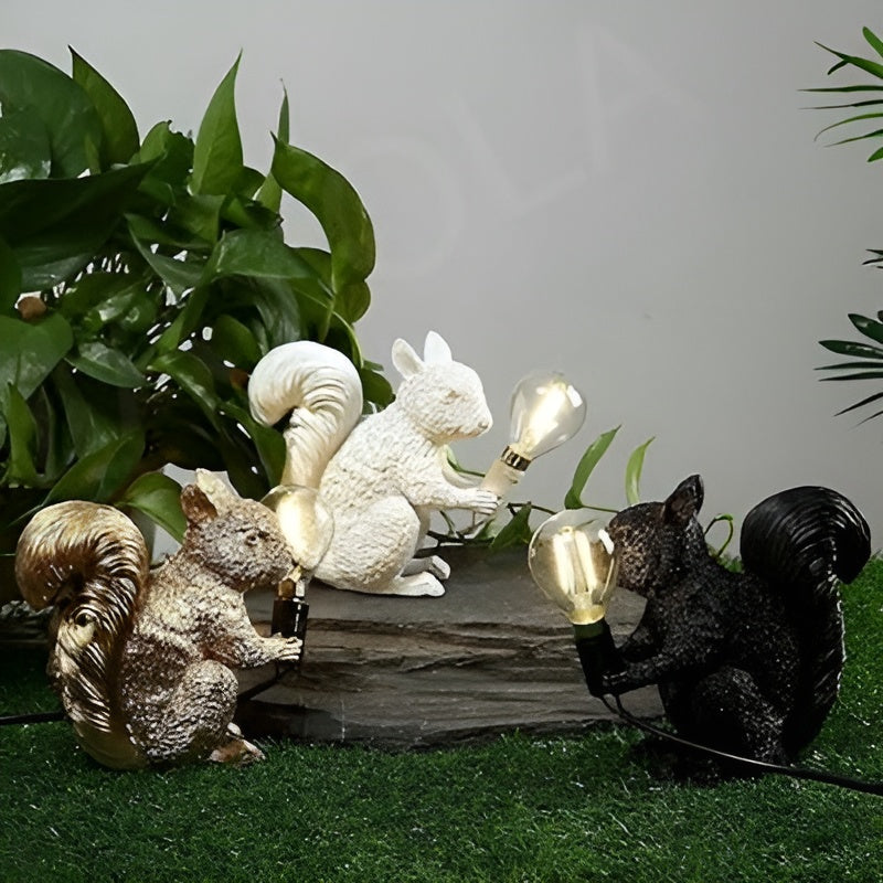 Bordlampe med Ekornfigur –Dekorativ og Koselig | Perfekt for Nattbord