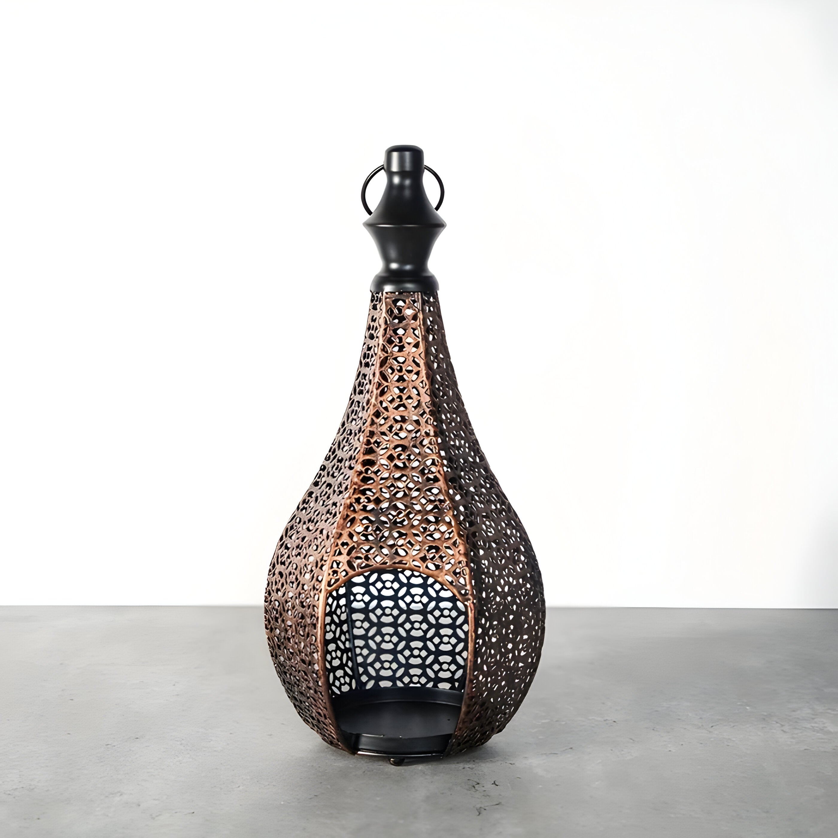 Svala – Lyslykt I Vintage Metall (Håndtak & Glasspaneler)