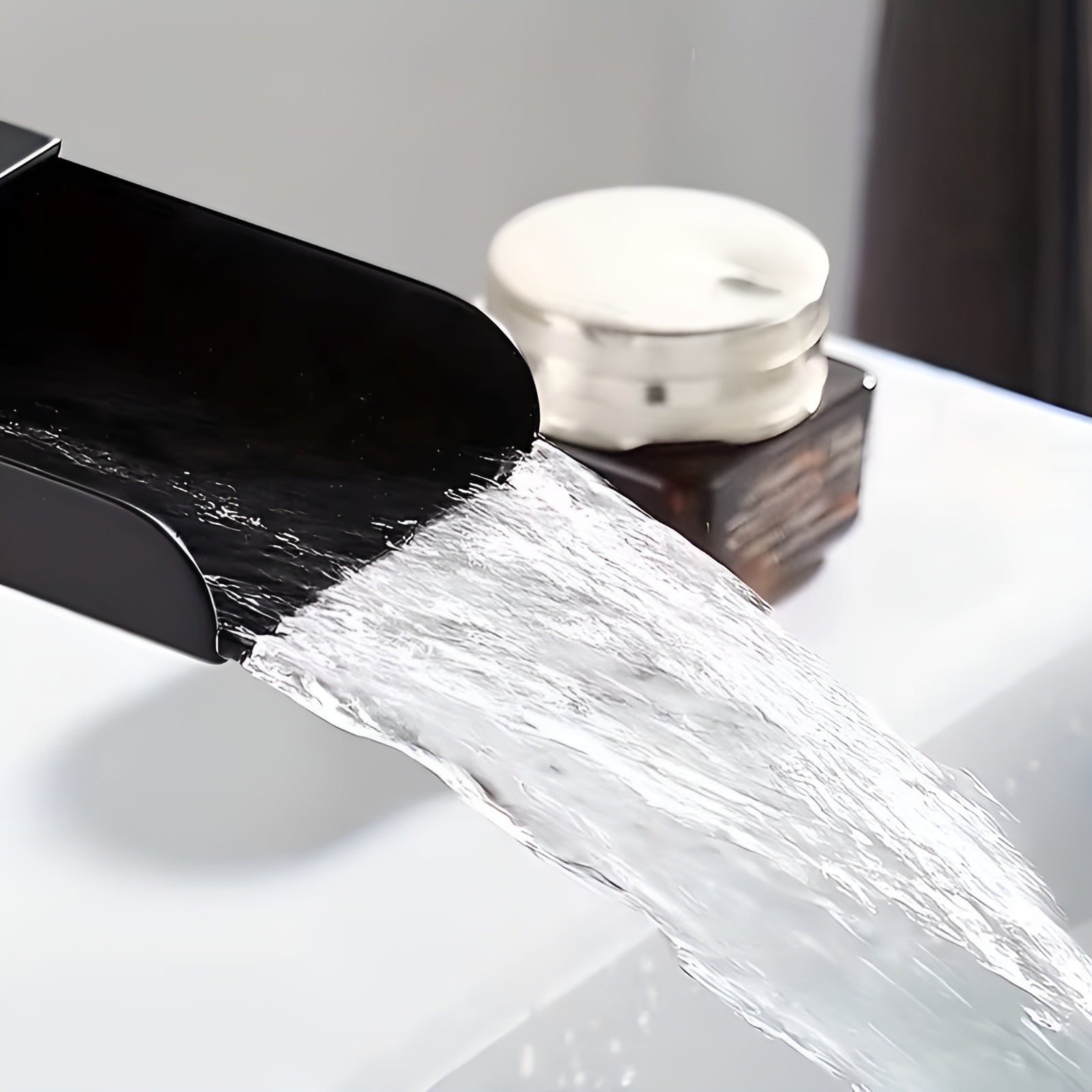 Fossformet Servantbatteri – Elegant og Moderne | Ettgreps Blandebatteri for Varmt og Kaldt Vann