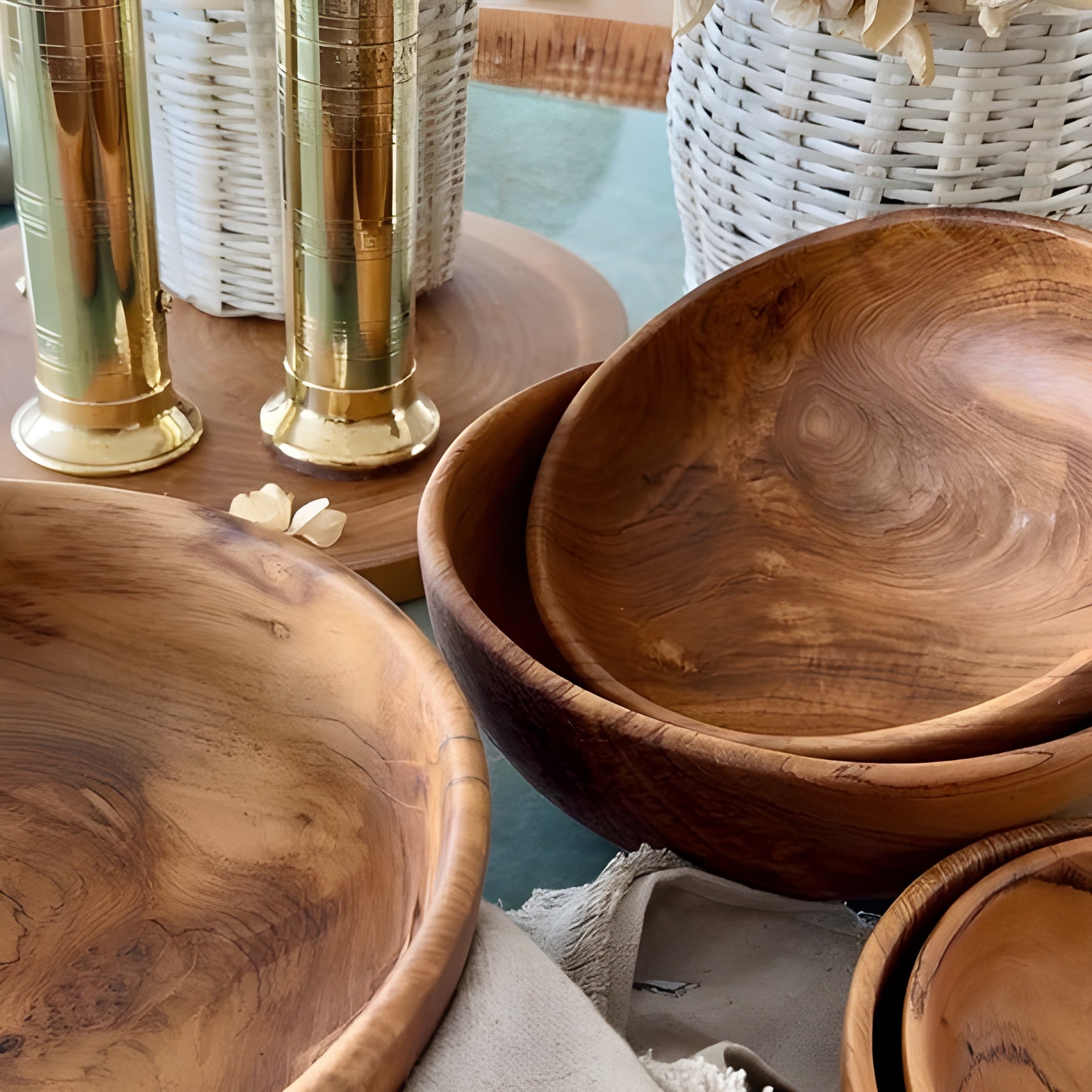 Håndlaget Sett Med Skåler I Teak – 5 Elegante Skåler For Stilfull Servering