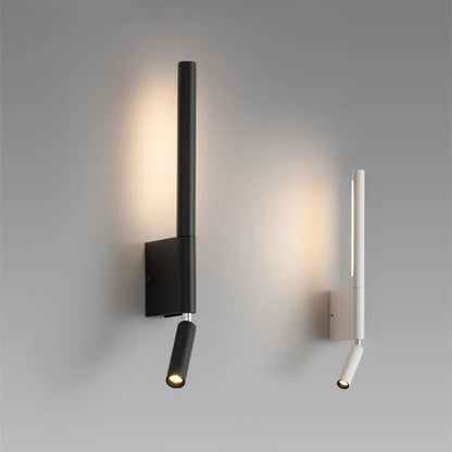 LED vegglampe i hvit montert på vegg i soverom