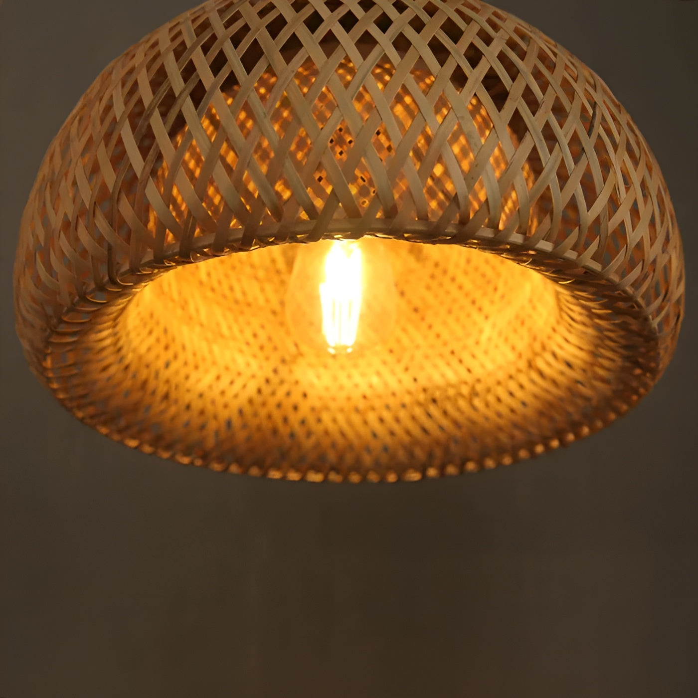 Rattan Taklampe – Dekorativ og Naturlig | Perfekt for Stue og Spisestue