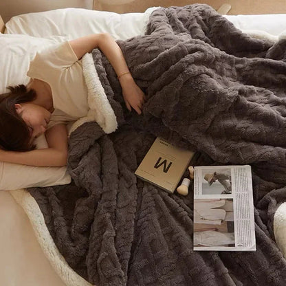 Tykkt teppe i fleece – detalj av materialet