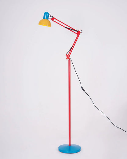 Metallgulvlampe – Stilrent og Dekorativt Design | Perfekt for Stue og Soverom