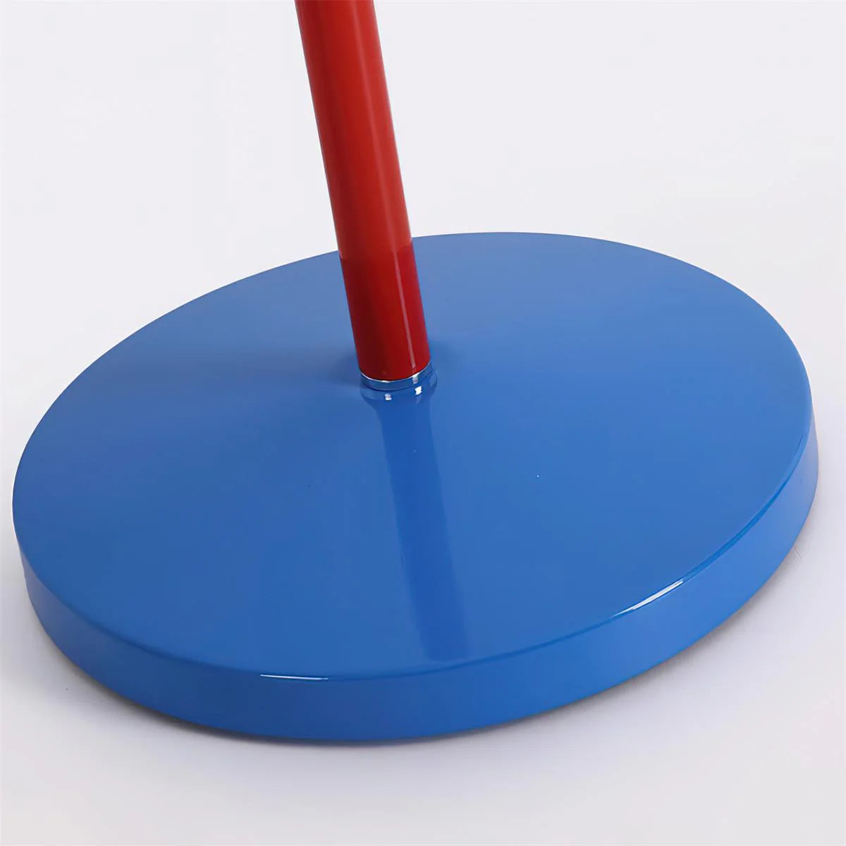 Metallgulvlampe – Stilrent og Dekorativt Design | Perfekt for Stue og Soverom