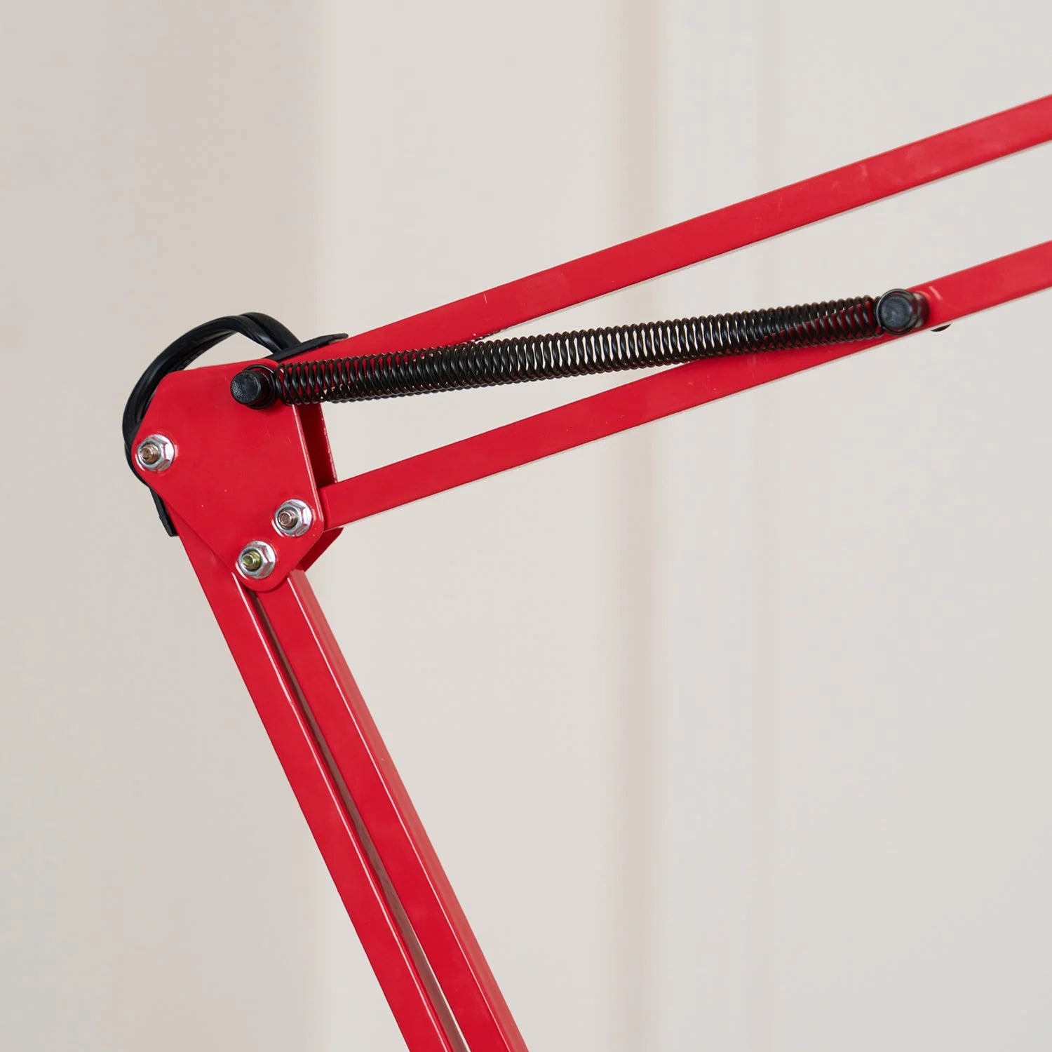 Metallgulvlampe – Stilrent og Dekorativt Design | Perfekt for Stue og Soverom