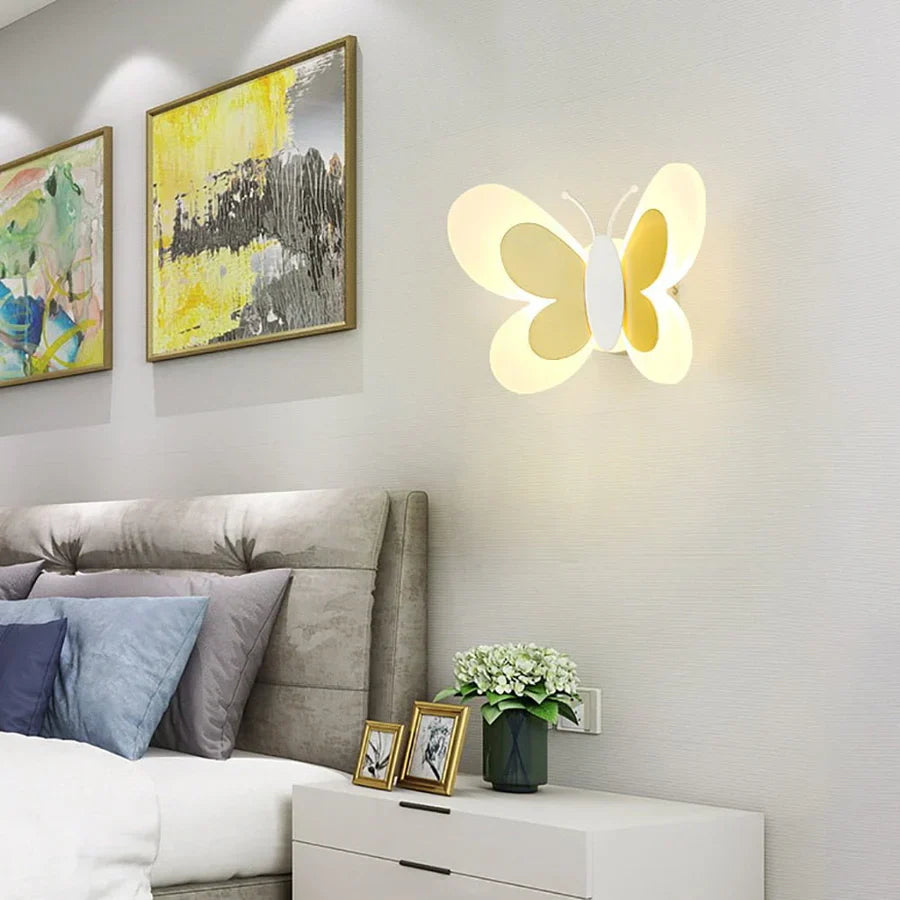 LED Vegglampe med Sommerfuglmotiv – Dekorativ og Stemningsfull Belysning | Perfekt for Stue og Soverom