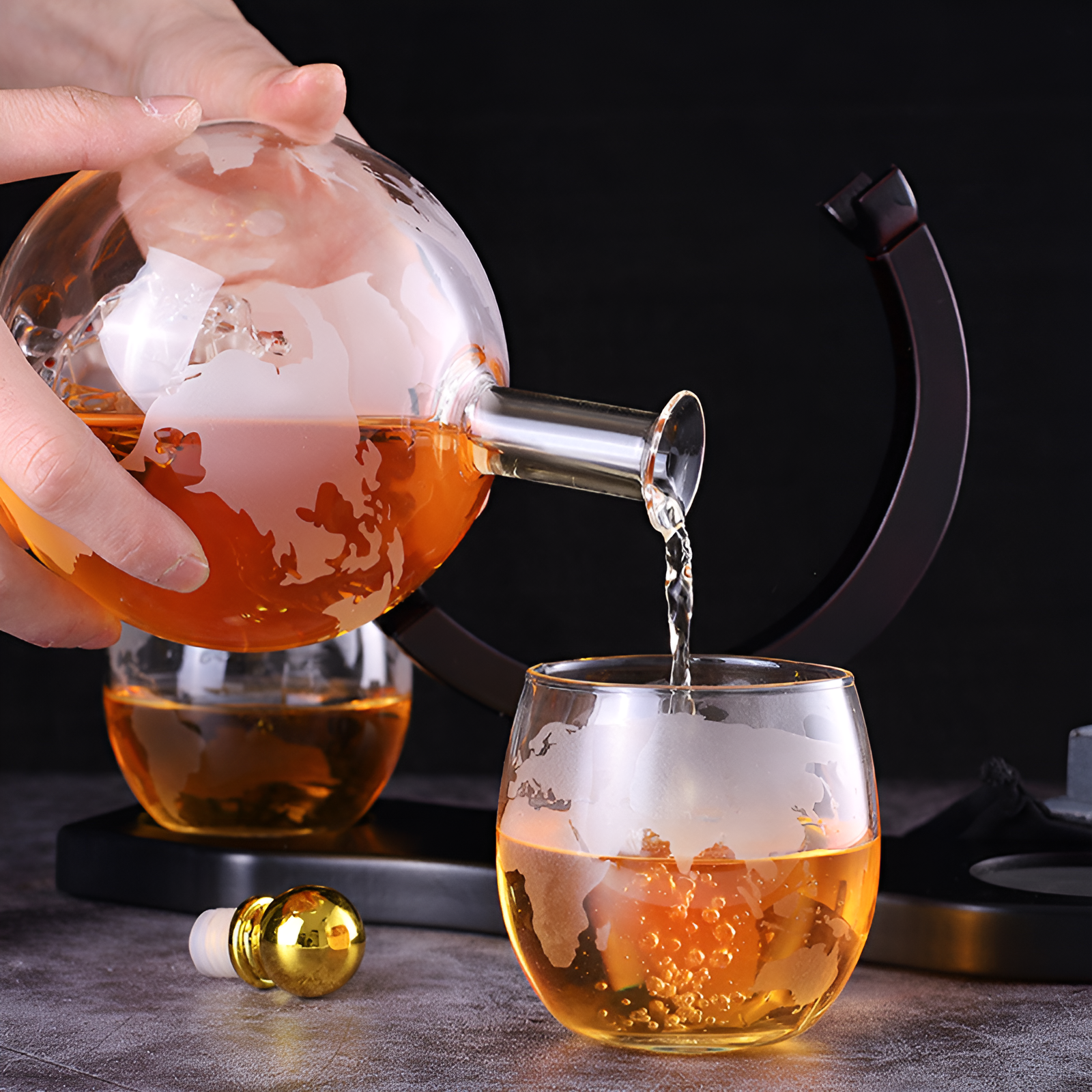 Kristall-Whiskykaraffe mit Gläsern – Weltkugel-Design | Dekorativ für Büro & Zuhause - 1 Sett - Sett med glass og kopper