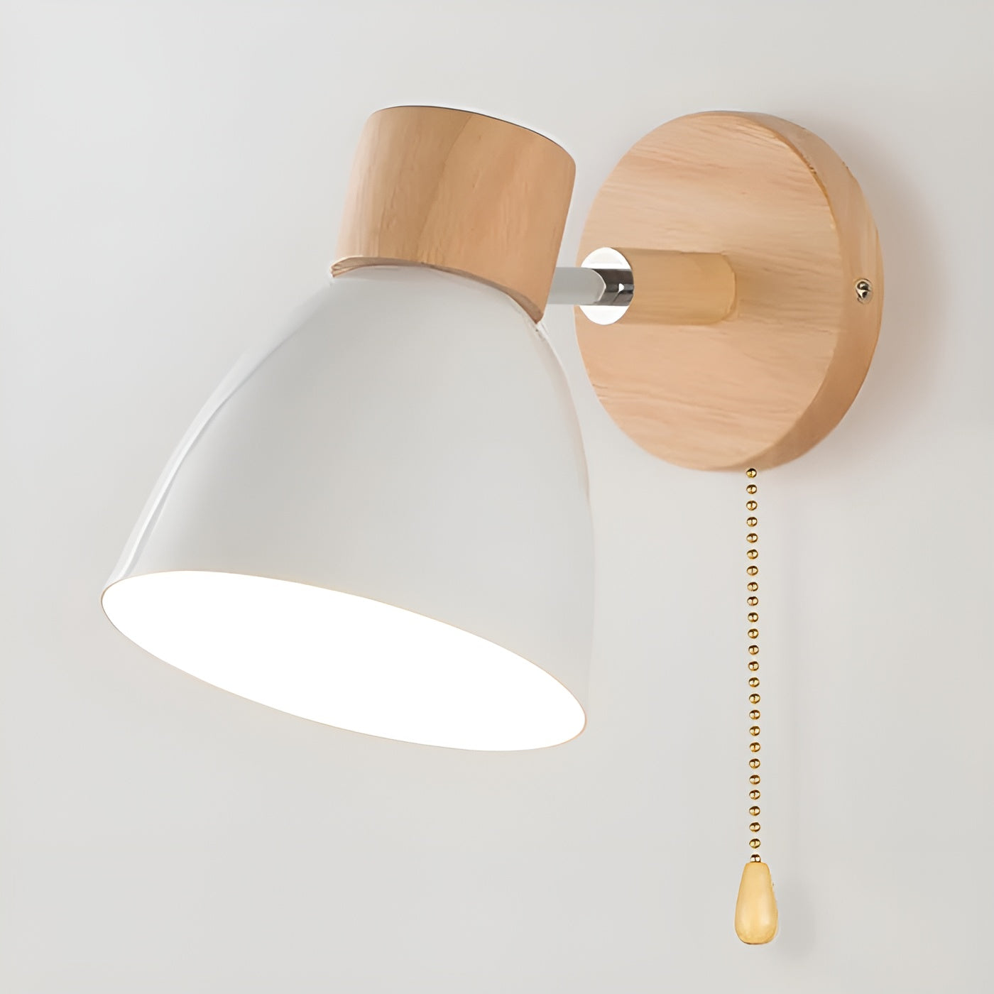 Vegglampe i Tre – Varmt og Koselig Lys | Perfekt for Stue og Soverom