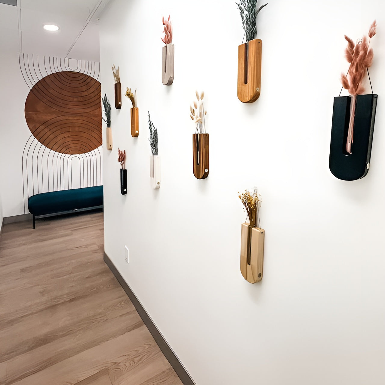 Trevaser Til Veggen I Rustikk Design – Kreativ Blomsterdekorasjon | Perfekt For Blomster Og Moderne Veggdesign