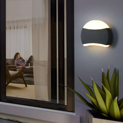Vynna – Vanntett LED Vegglampe i Moderne Design