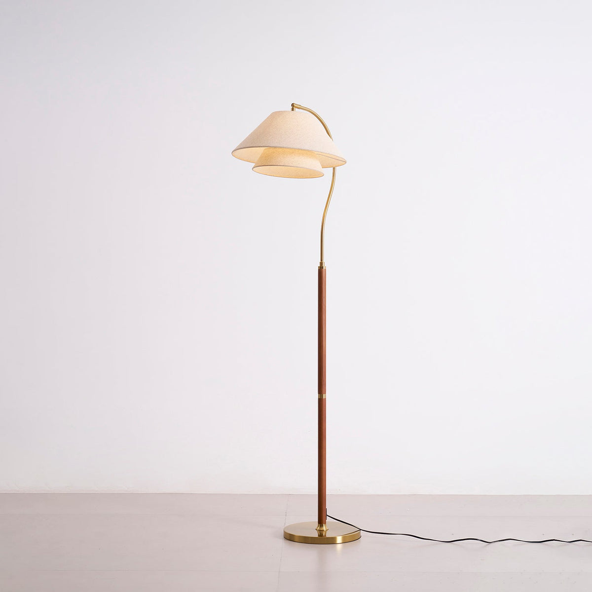 Pakket gulvlampe klar for montering