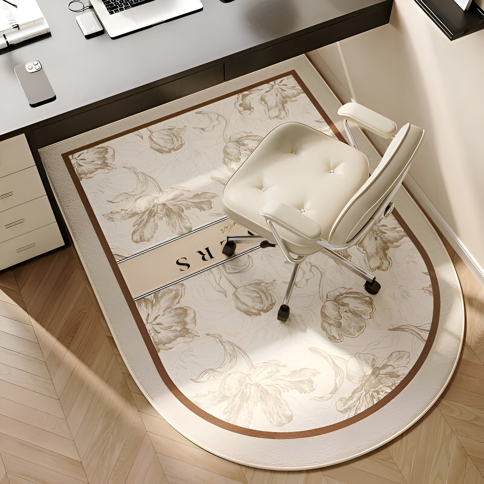 Ovalt Veloursteppe – Mykt, Luksuriøst og Skli­sikkert | Perfekt for Soverom og Hjemmekontor