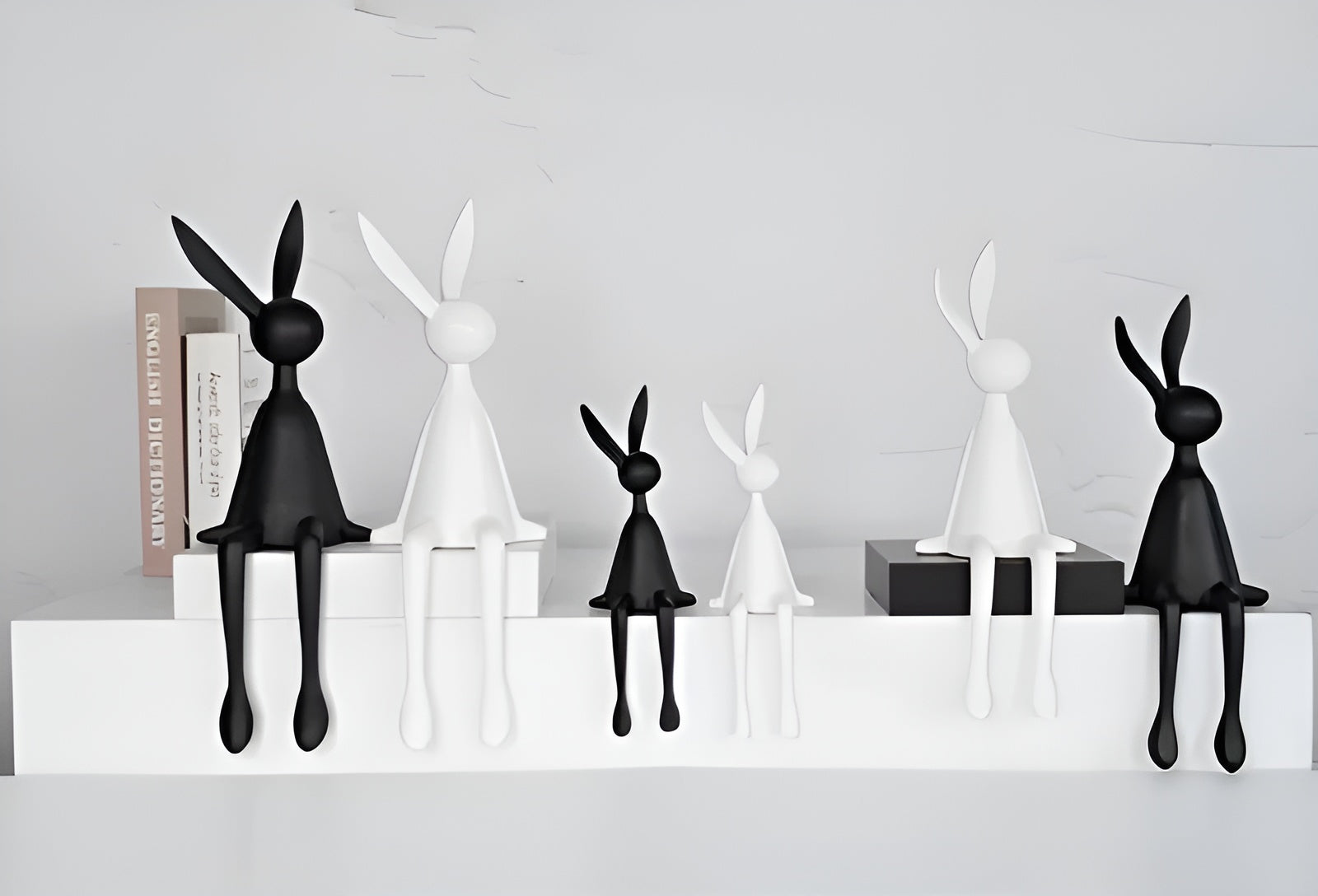 Dekorativ Påskehare – Stilfull Figur i Kunstharpiks | Vakker Vårdekorasjon til Hjemmet