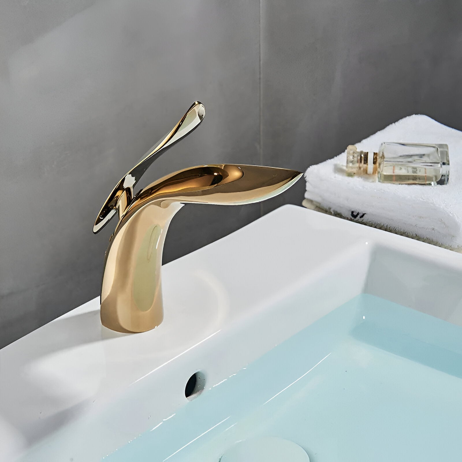 Baderomskran – Moderne Design med Vannfall | For Enkel Montering