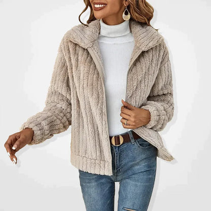 Langt fleecevest for damer vist forfra med glidelås