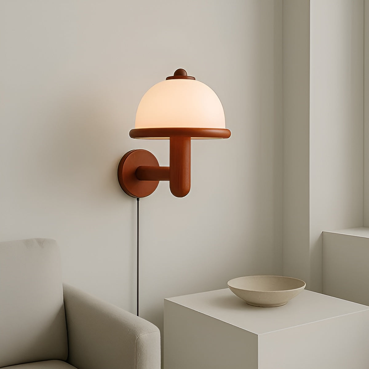 Soppformet Vegglampe – Stilrent Design med Eikebunn | Perfekt for Stue og Soverom