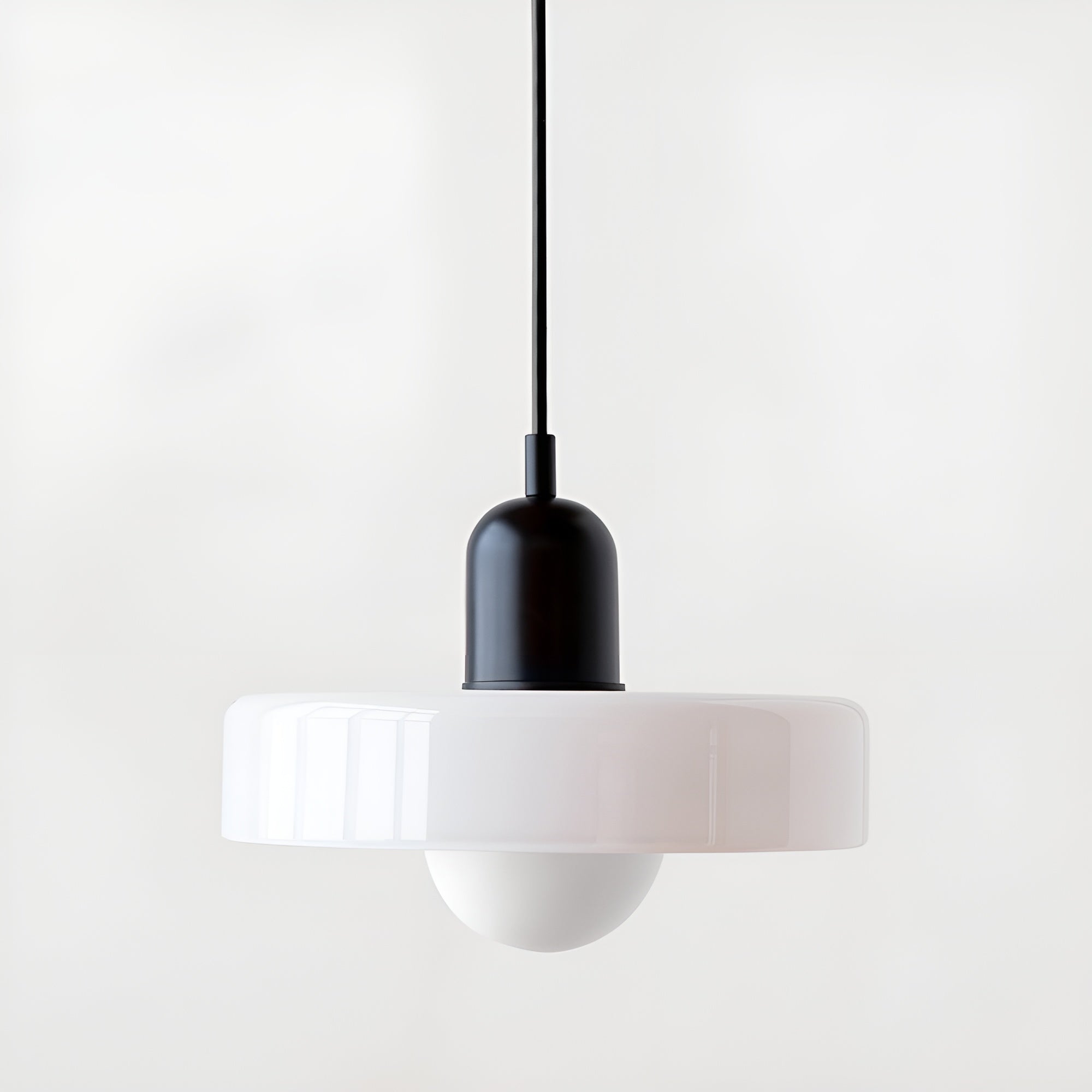 Bilde av Lysfjord Glasspendel – Moderne Eleganse i Tidløst Design fra Velisse