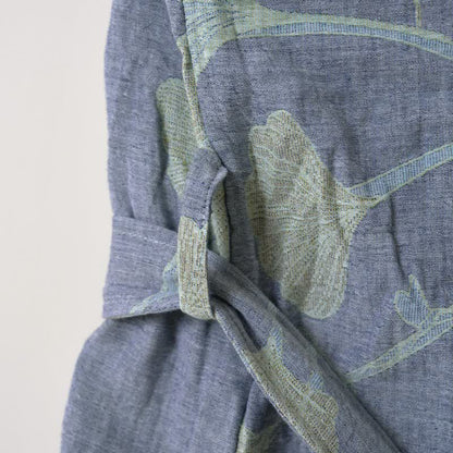 Kimono badekåpe for damer i bruk, hjemmemiljø