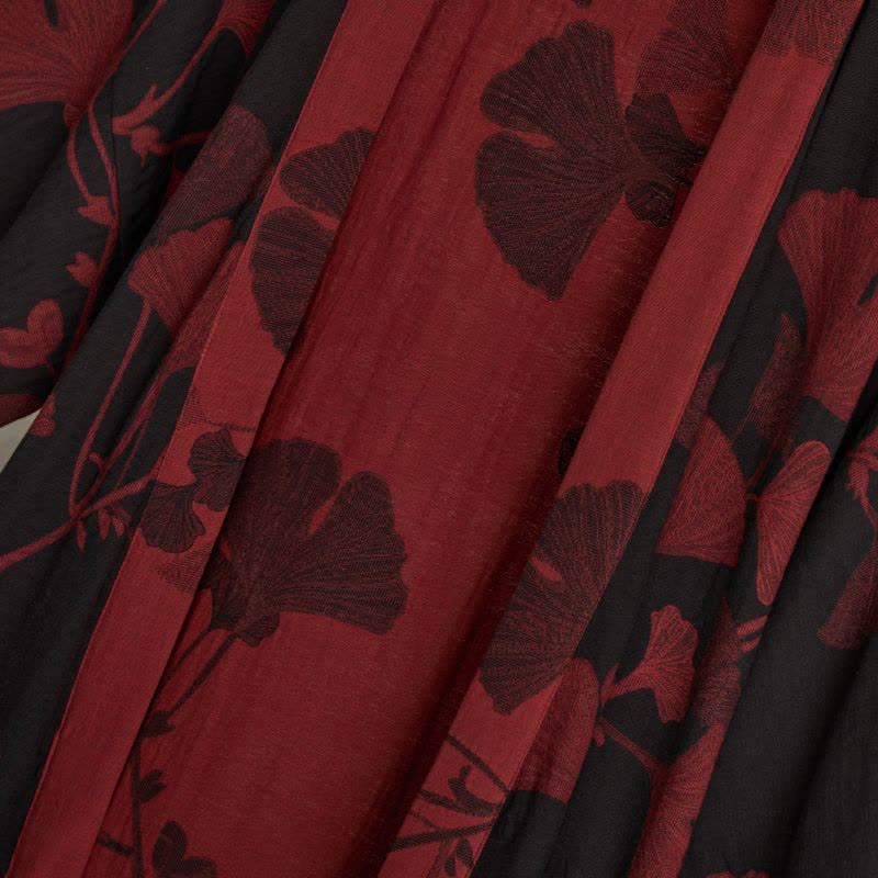 Kimono-badekåpe sett bakfra med ginkgoblad-mønster